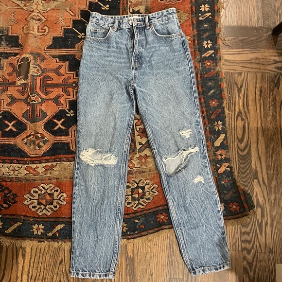 Zara high-waisted distressed jean size 4 - Picture 2 of 10